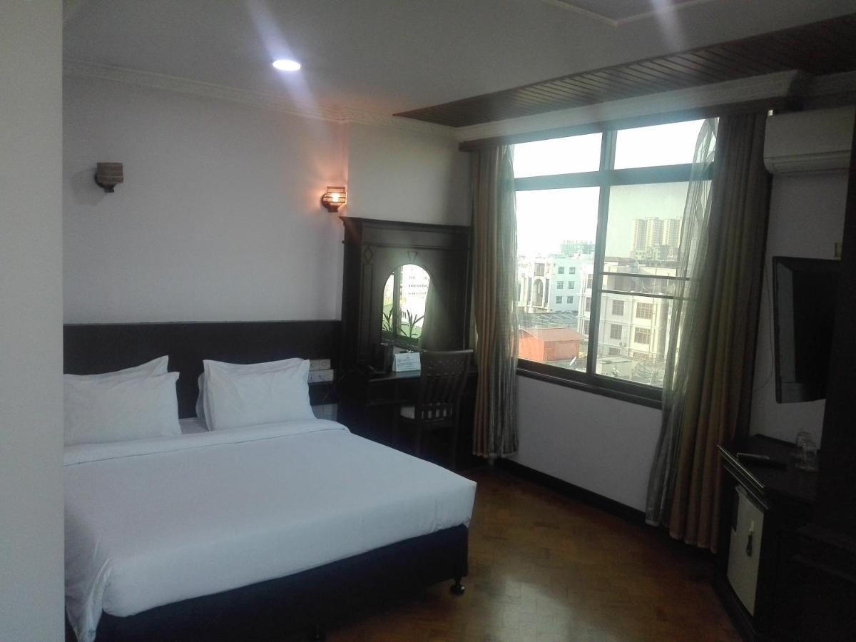 Hotel Queen Mandalay Rom bilde